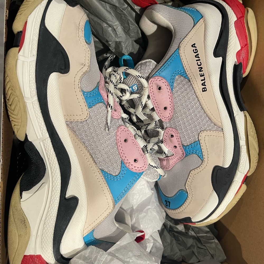 Balenciaga triple S sneaker